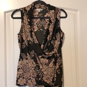 CAbi Floral # 594 Sleeveless Faux Wrap Sleeveless Shirt Size Small
